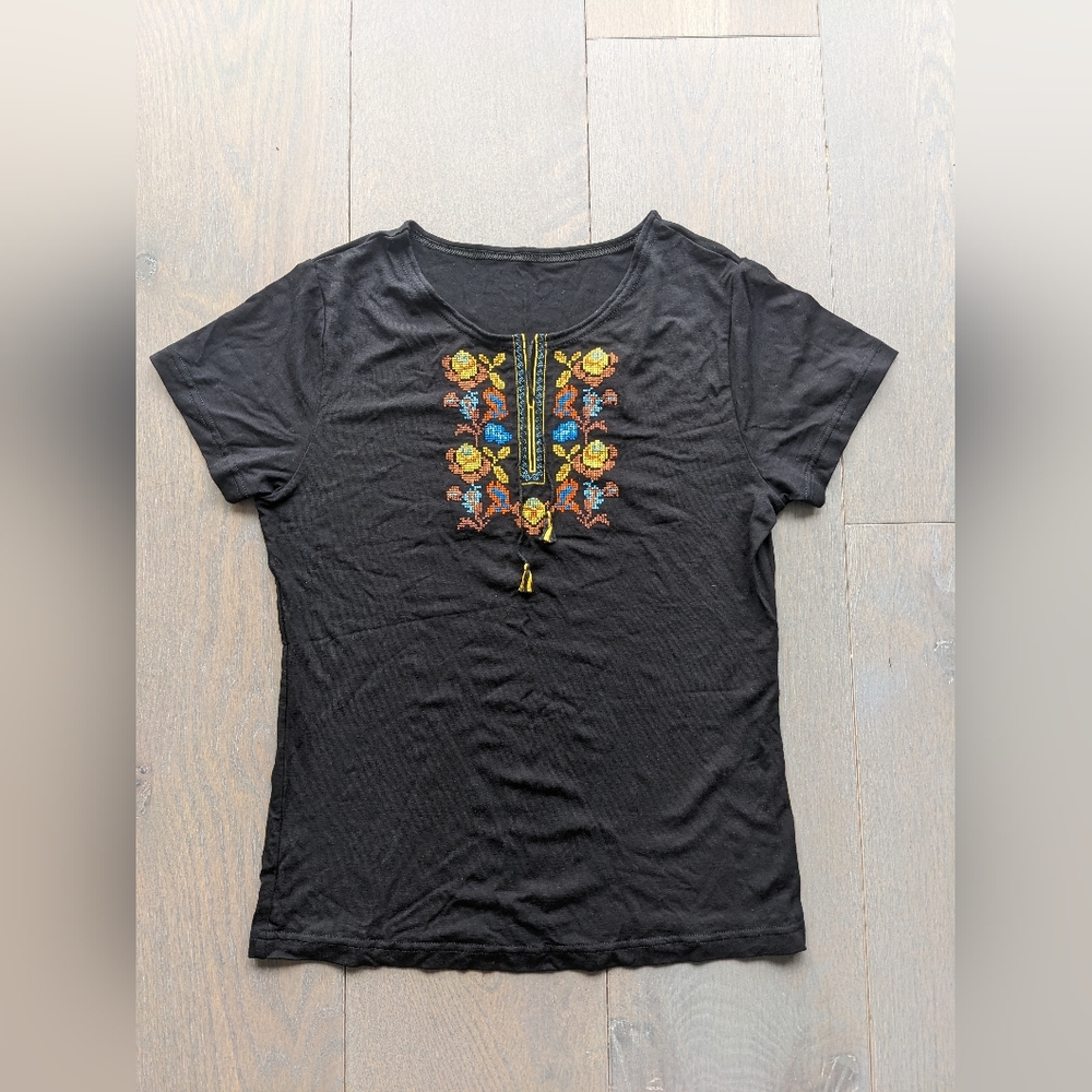 Ultra Soft Black T-shirt with Beautiful Embroidery Detail, Says L, Fits like M